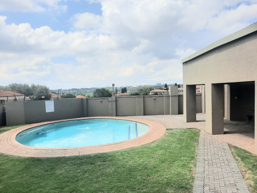 2 Bedroom Property for Sale in Radiokop Gauteng