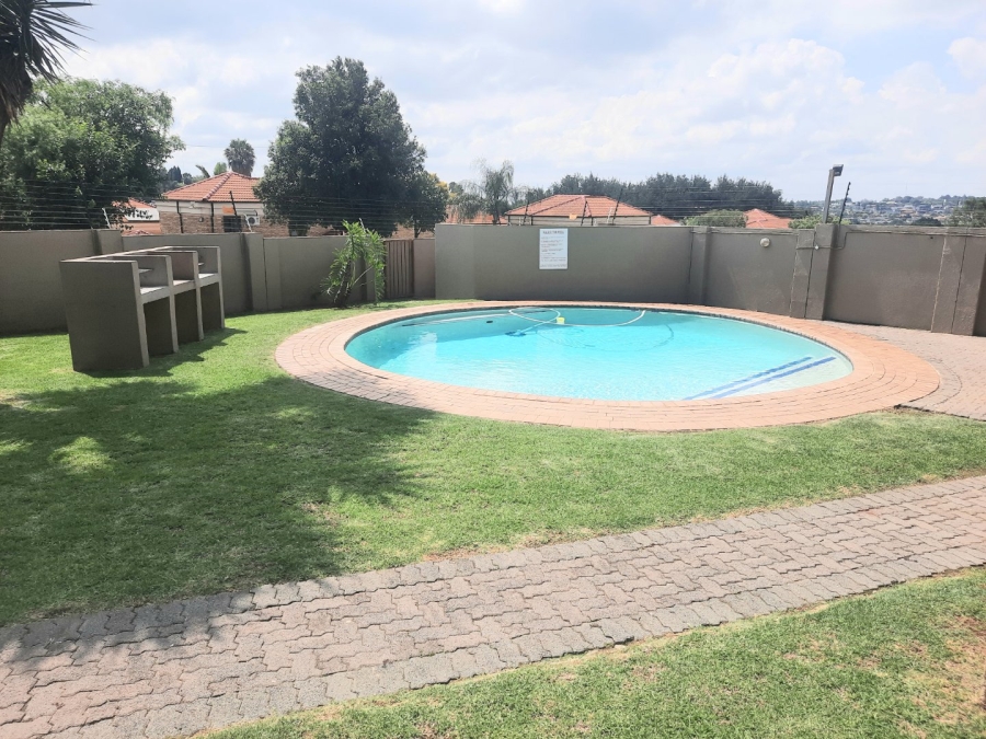 2 Bedroom Property for Sale in Radiokop Gauteng