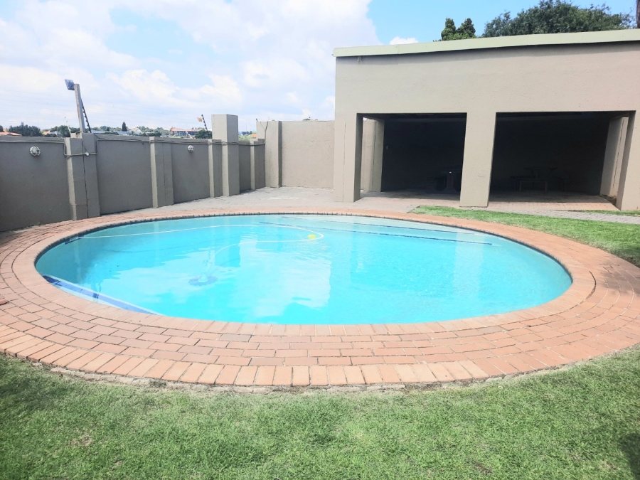 2 Bedroom Property for Sale in Radiokop Gauteng