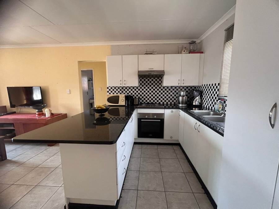 2 Bedroom Property for Sale in Chloorkop Gauteng