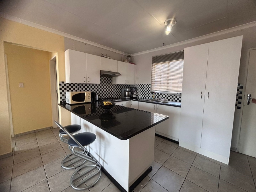 2 Bedroom Property for Sale in Chloorkop Gauteng