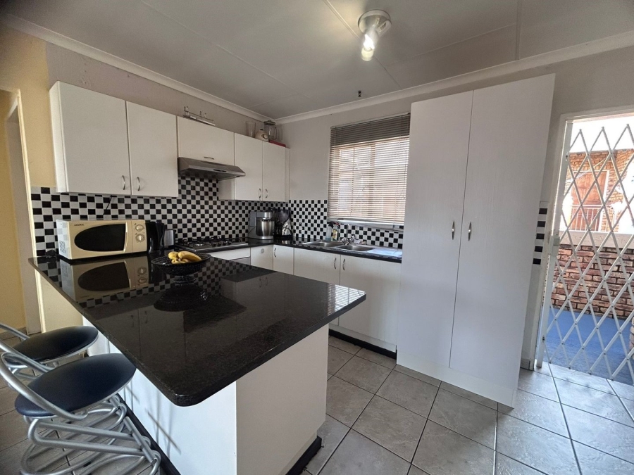 2 Bedroom Property for Sale in Chloorkop Gauteng