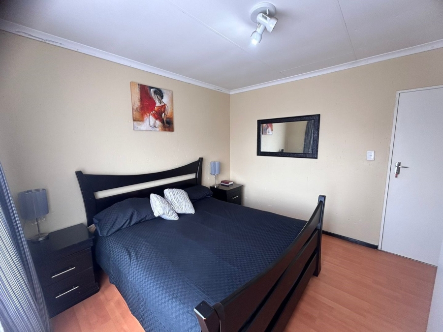 2 Bedroom Property for Sale in Chloorkop Gauteng
