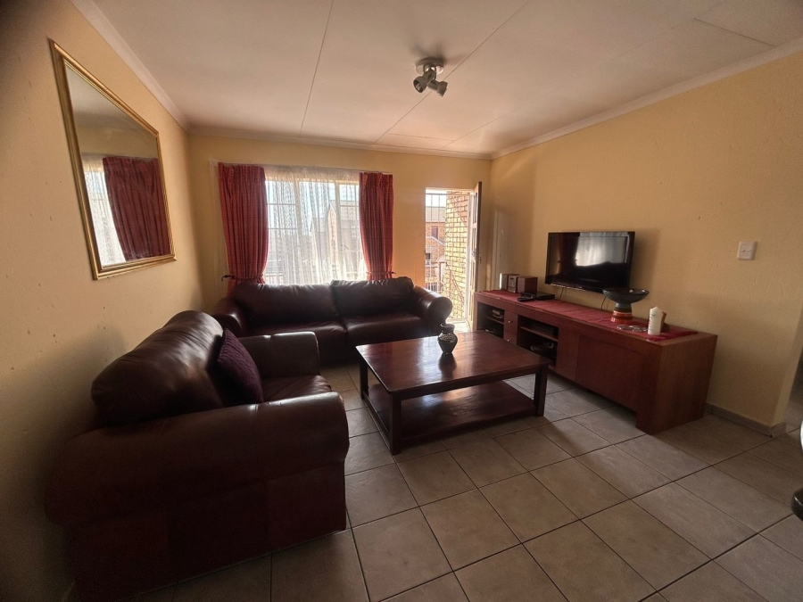 2 Bedroom Property for Sale in Chloorkop Gauteng