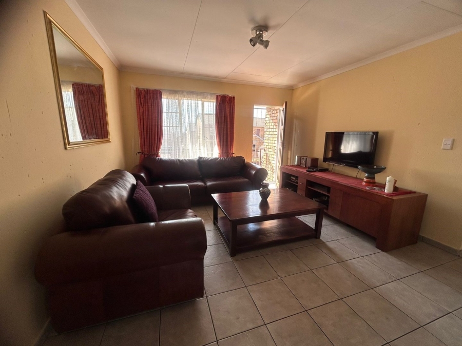2 Bedroom Property for Sale in Chloorkop Gauteng