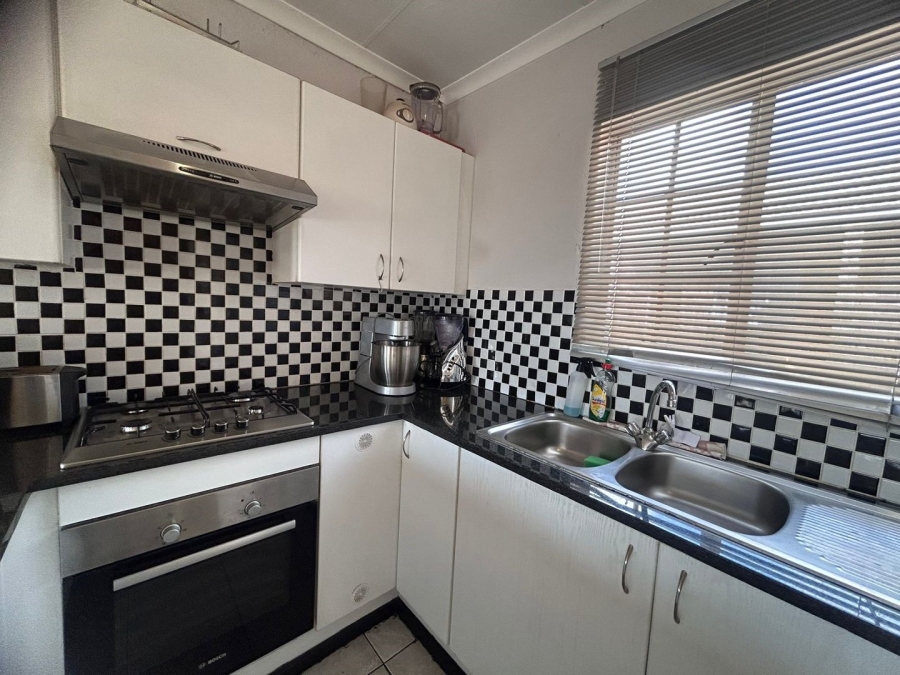 2 Bedroom Property for Sale in Chloorkop Gauteng