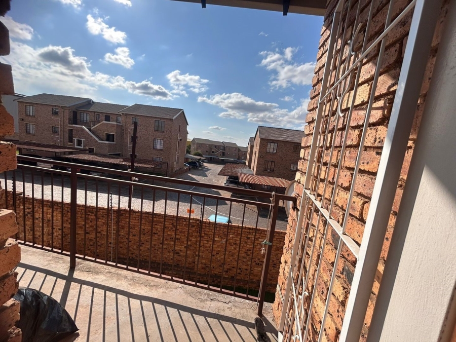 2 Bedroom Property for Sale in Chloorkop Gauteng