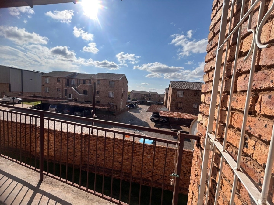 2 Bedroom Property for Sale in Chloorkop Gauteng