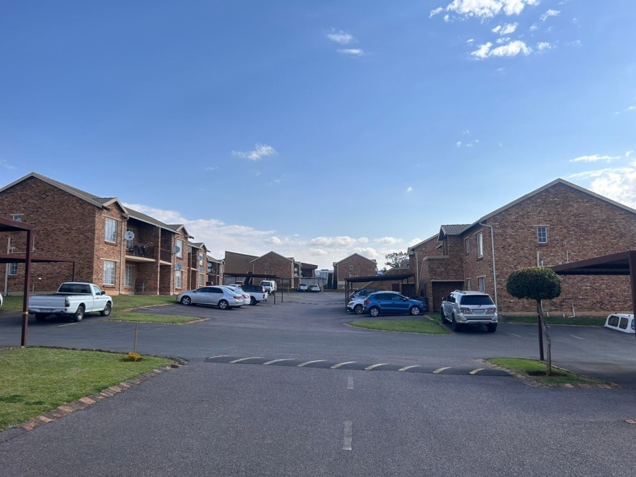 2 Bedroom Property for Sale in Chloorkop Gauteng