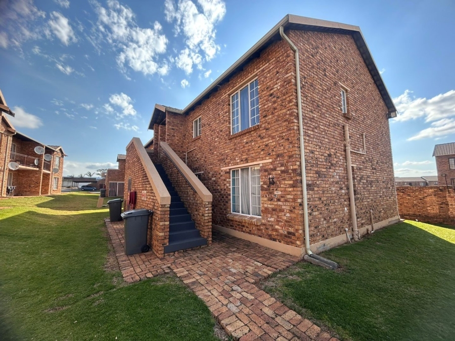 2 Bedroom Property for Sale in Chloorkop Gauteng
