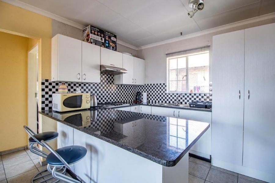 2 Bedroom Property for Sale in Chloorkop Gauteng