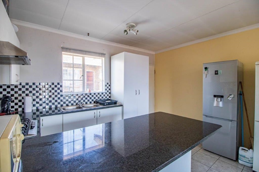 2 Bedroom Property for Sale in Chloorkop Gauteng