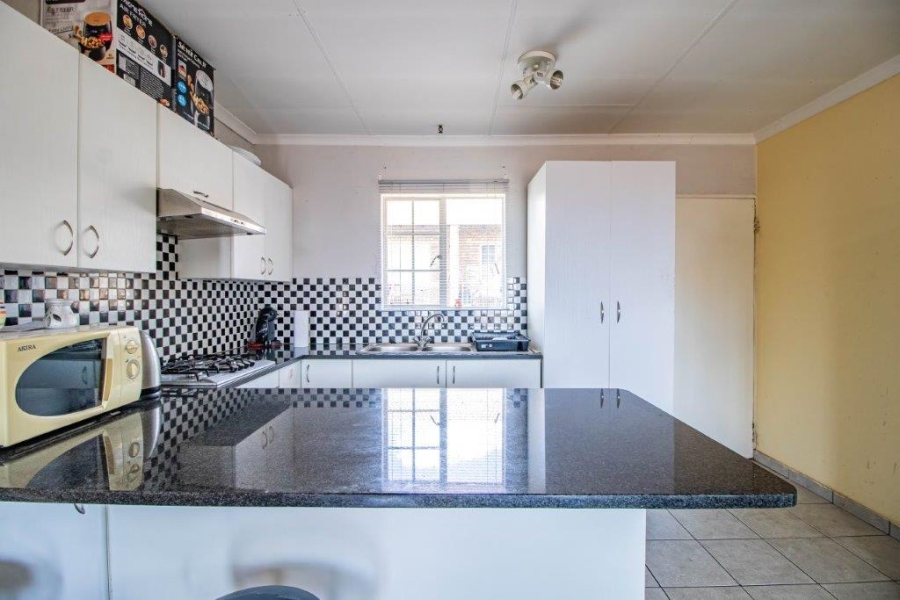 2 Bedroom Property for Sale in Chloorkop Gauteng