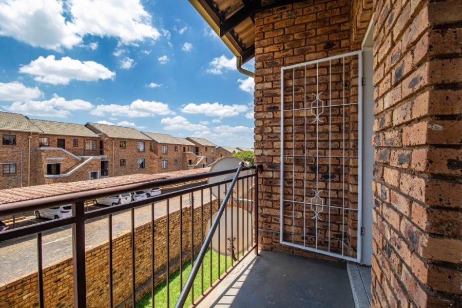 2 Bedroom Property for Sale in Chloorkop Gauteng