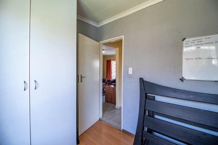 2 Bedroom Property for Sale in Chloorkop Gauteng