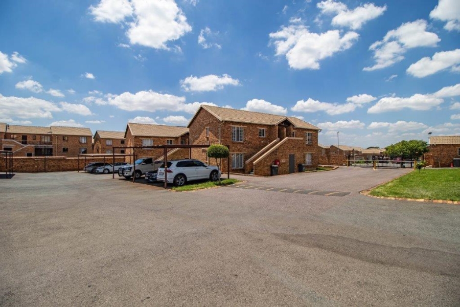 2 Bedroom Property for Sale in Chloorkop Gauteng