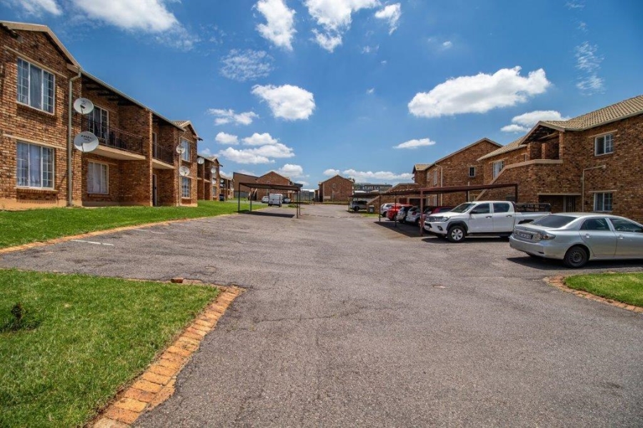 2 Bedroom Property for Sale in Chloorkop Gauteng