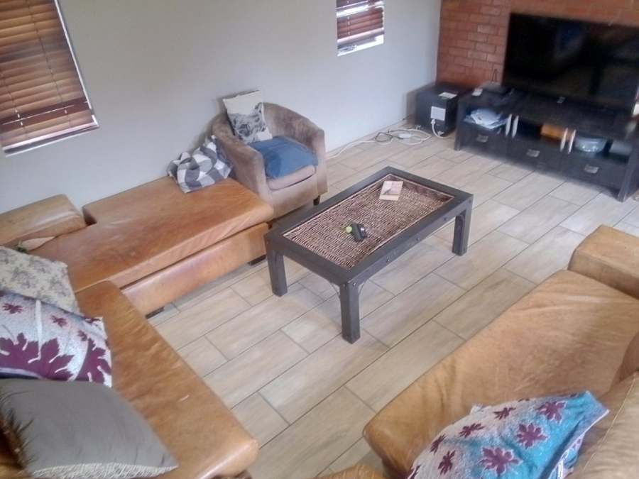 5 Bedroom Property for Sale in Monavoni Gauteng
