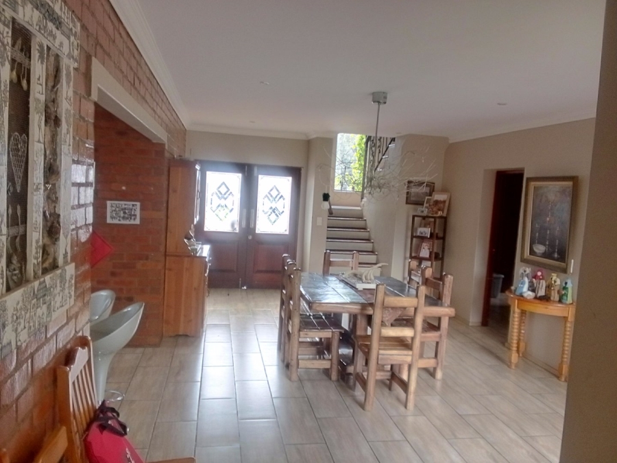 5 Bedroom Property for Sale in Monavoni Gauteng