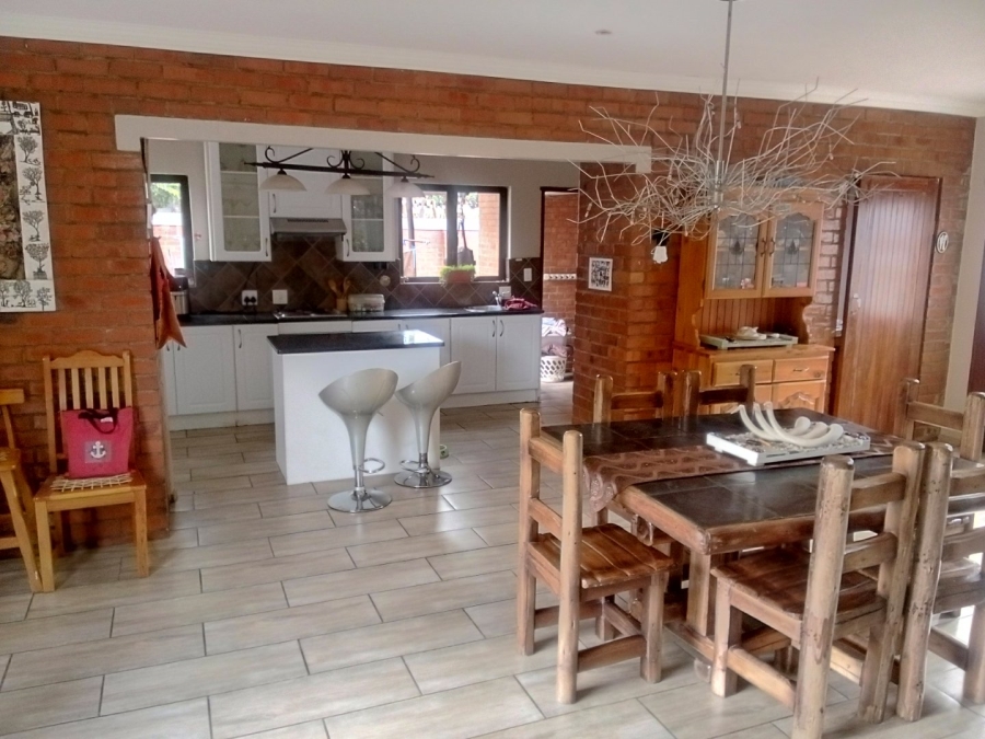 5 Bedroom Property for Sale in Monavoni Gauteng