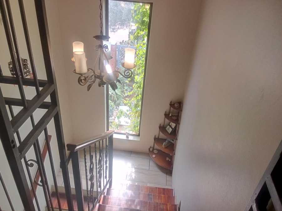 5 Bedroom Property for Sale in Monavoni Gauteng