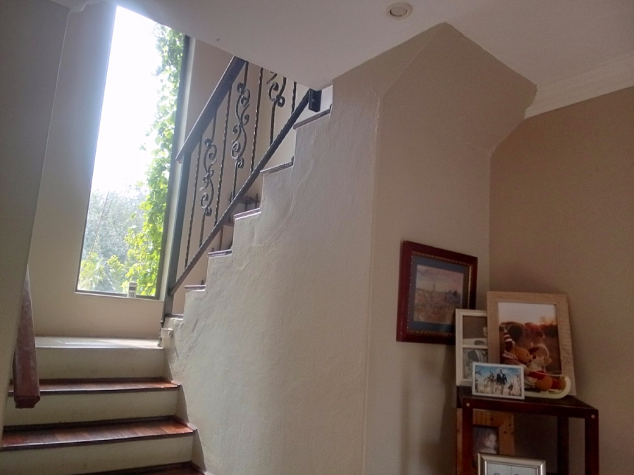 5 Bedroom Property for Sale in Monavoni Gauteng