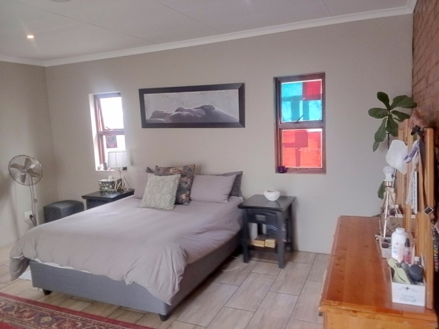 5 Bedroom Property for Sale in Monavoni Gauteng