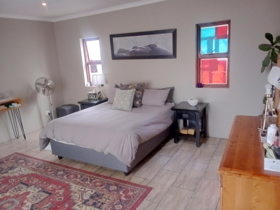 5 Bedroom Property for Sale in Monavoni Gauteng