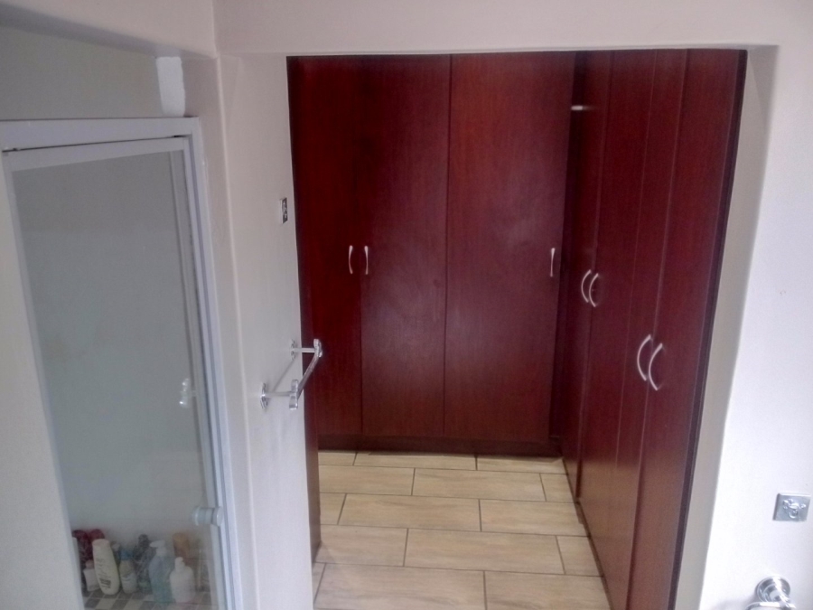 5 Bedroom Property for Sale in Monavoni Gauteng