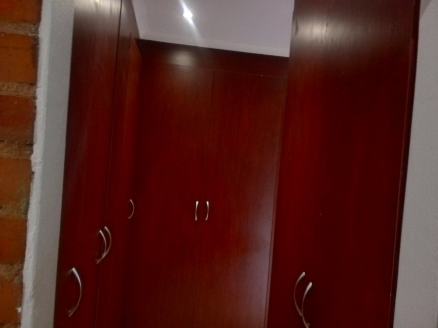 5 Bedroom Property for Sale in Monavoni Gauteng