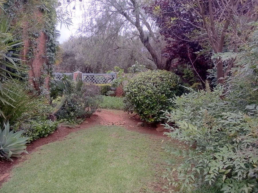 5 Bedroom Property for Sale in Monavoni Gauteng