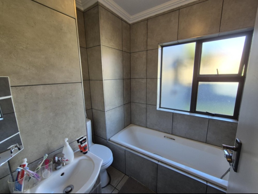 3 Bedroom Property for Sale in Waterstone Park Gauteng