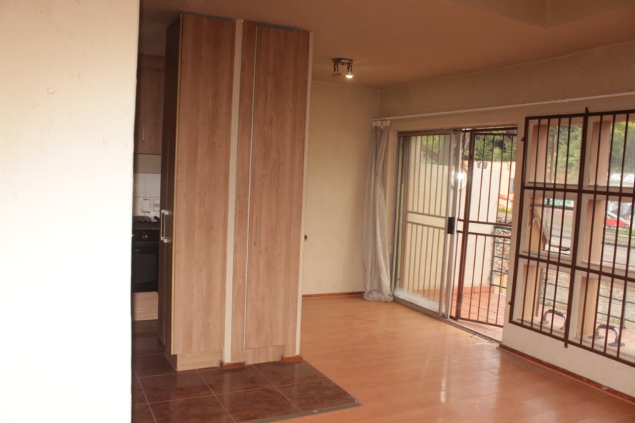 1 Bedroom Property for Sale in Upper Houghton Gauteng