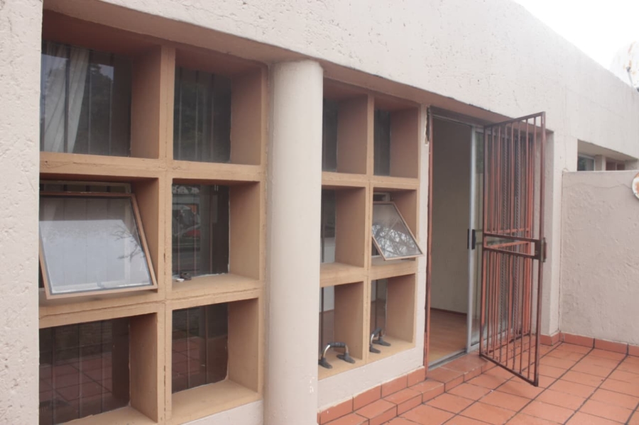 1 Bedroom Property for Sale in Upper Houghton Gauteng