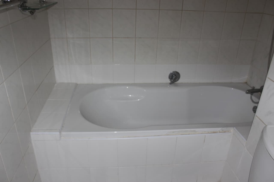 1 Bedroom Property for Sale in Upper Houghton Gauteng