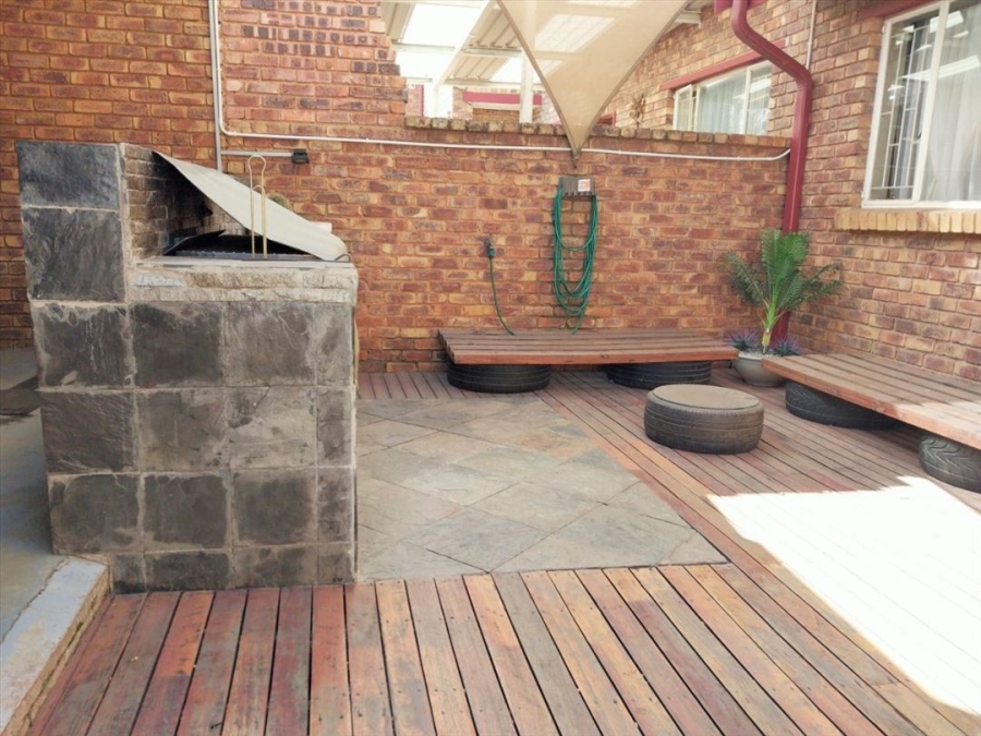 2 Bedroom Property for Sale in Terenure Gauteng