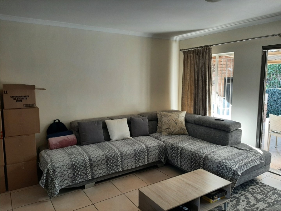 To Let  Bedroom Property for Rent in Faerie Glen Gauteng