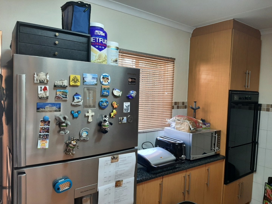 To Let  Bedroom Property for Rent in Faerie Glen Gauteng