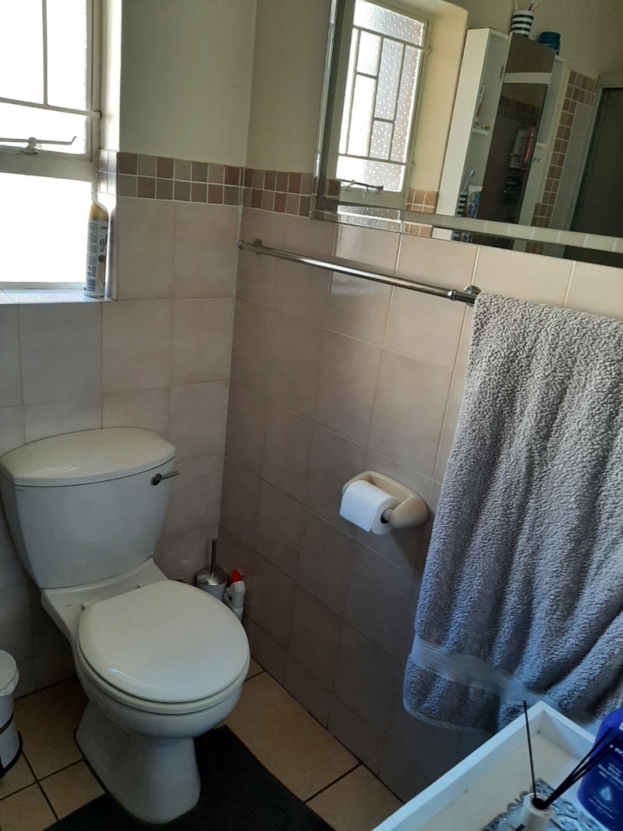 To Let  Bedroom Property for Rent in Faerie Glen Gauteng