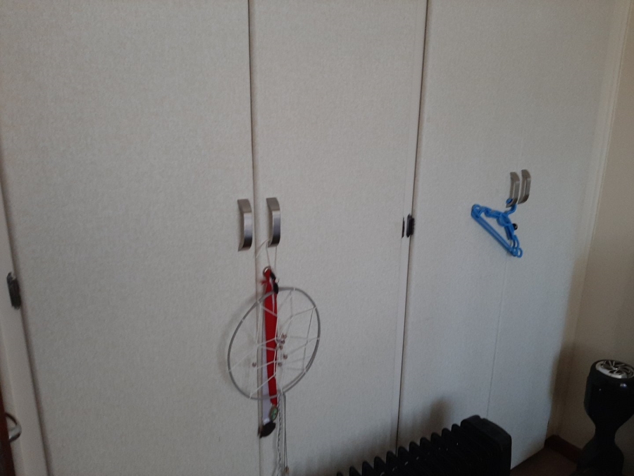 To Let  Bedroom Property for Rent in Faerie Glen Gauteng