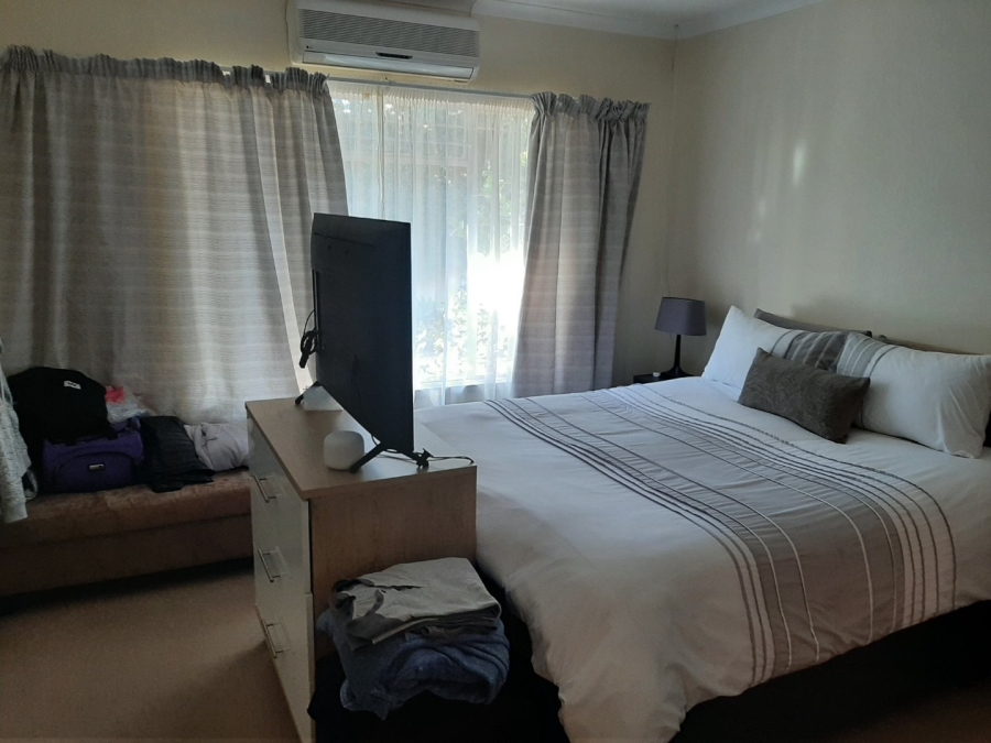 To Let  Bedroom Property for Rent in Faerie Glen Gauteng