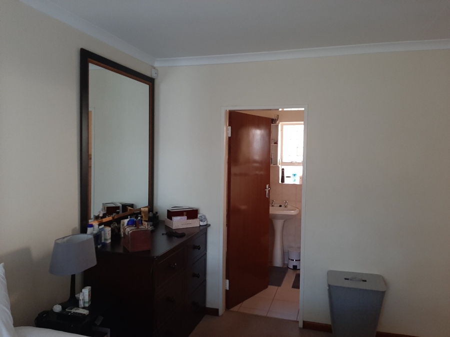 To Let  Bedroom Property for Rent in Faerie Glen Gauteng