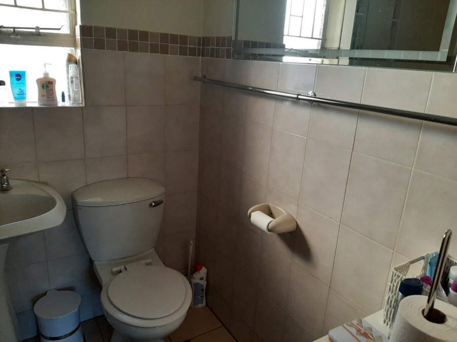 To Let  Bedroom Property for Rent in Faerie Glen Gauteng