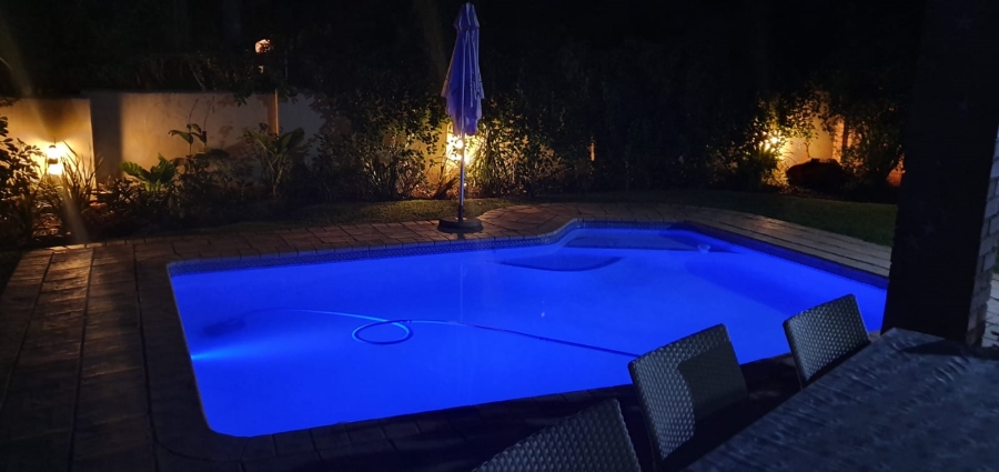 To Let  Bedroom Property for Rent in Faerie Glen Gauteng