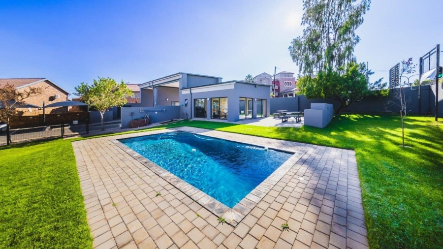 To Let 2 Bedroom Property for Rent in Die Hoewes Gauteng