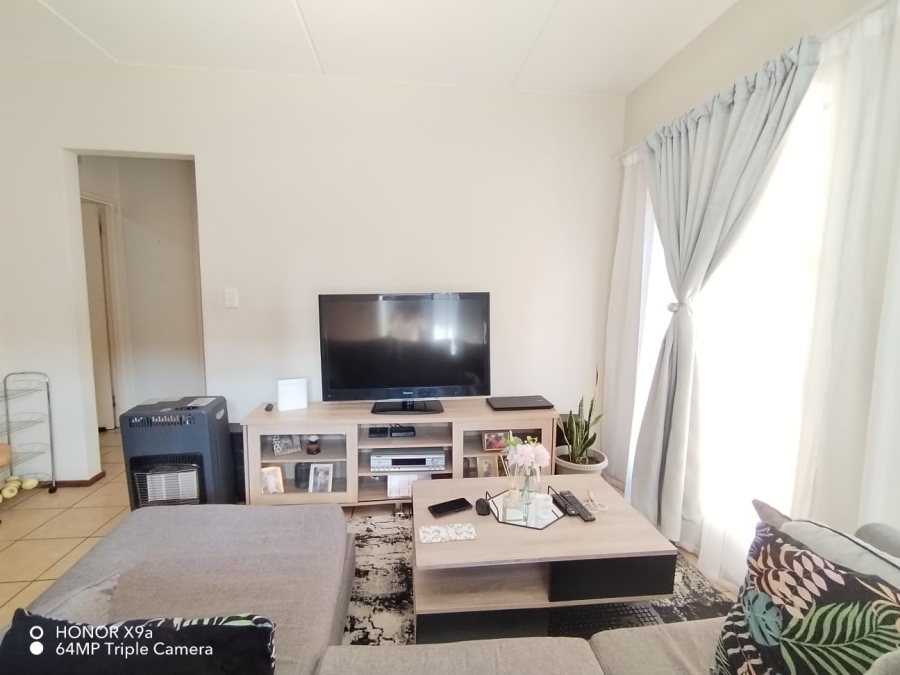 To Let 2 Bedroom Property for Rent in Klipfontein Gauteng