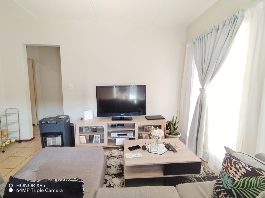 To Let 2 Bedroom Property for Rent in Klipfontein Gauteng