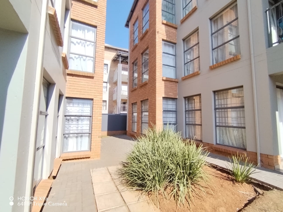 To Let 2 Bedroom Property for Rent in Klipfontein Gauteng
