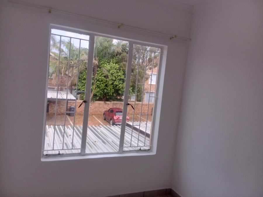 2 Bedroom Property for Sale in Heuwelsig Estate Gauteng