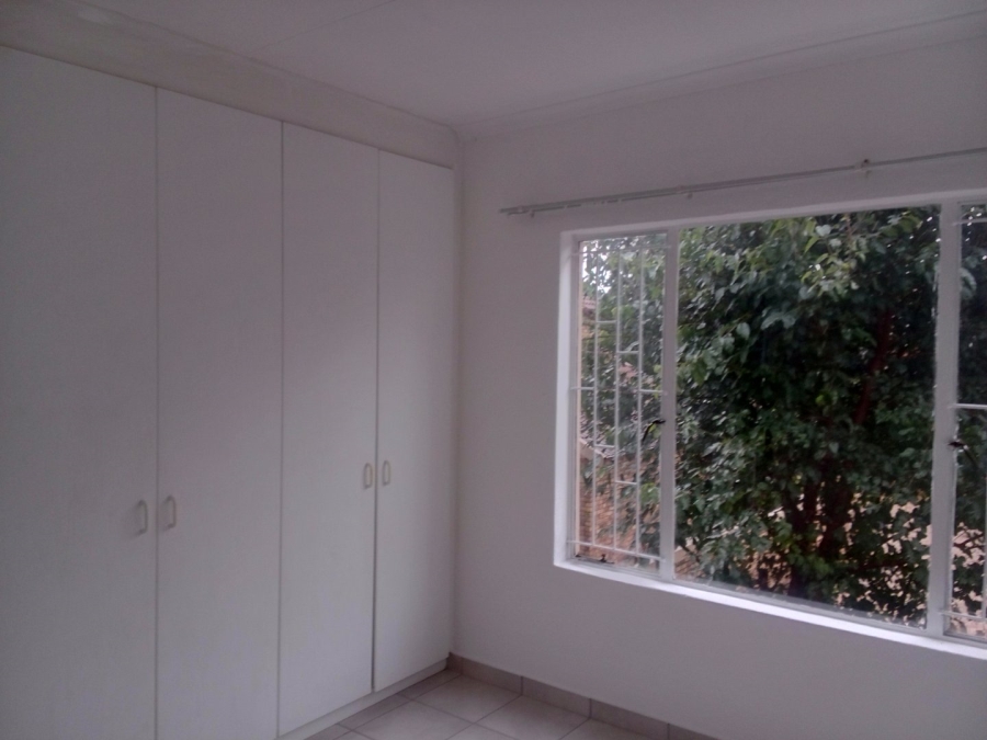 2 Bedroom Property for Sale in Heuwelsig Estate Gauteng